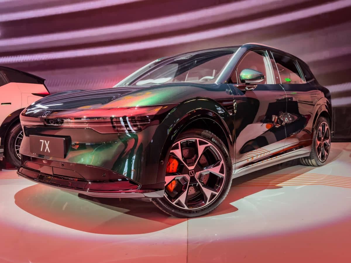 مواصفات زيكر 7 إكس الكهربائية الجديدة في الإمارات: الفخامة، الأداء، والتقنيات المتطورة