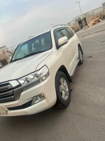 مستعملة تويوتا لاند كروز 2014 مستعملة تويوتا لاند كروز 2014 used_cars.forSale