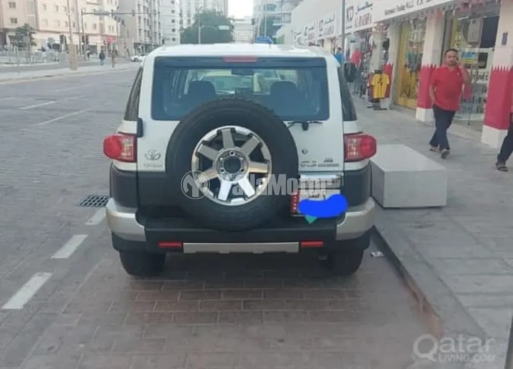 تويوتا اف جاي كروزر 5 Door 4.0L Automatic 2022 مستعملة