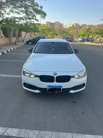 مستعملة بي إم دبليو الفئة الثالثة 318i 2016 مستعملة بي إم دبليو الفئة الثالثة 318i 2016 used_cars.forSale