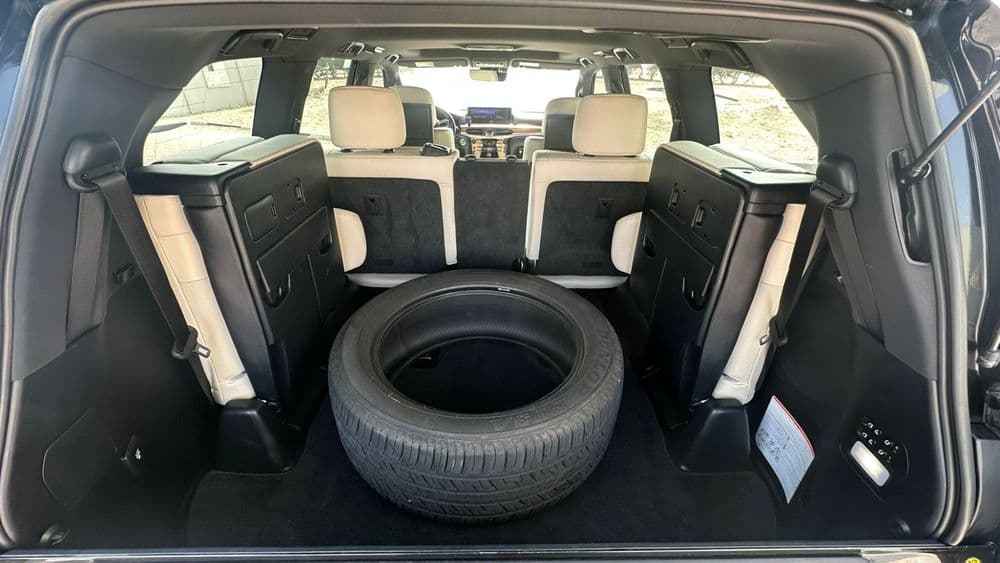 لكزس أل أكس 570 5 door 5.7L 2017 مستعملة