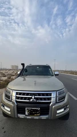 مستعملة ميتسوبيشي باجيرو 3.5L 3 Door Mid 2015 مستعملة ميتسوبيشي باجيرو 3.5L 3 Door Mid 2015 used_cars.forSale
