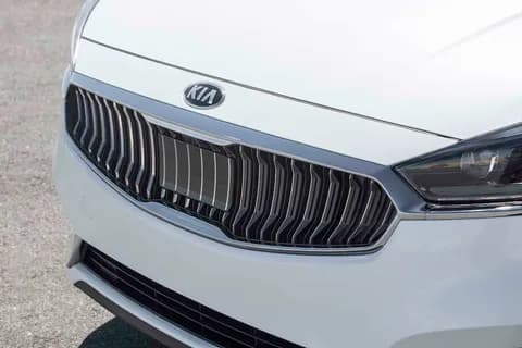مستعملة كيا كادنزا 3.3L Base 2017 مستعملة كيا كادنزا 3.3L Base 2017 used_cars.forSale
