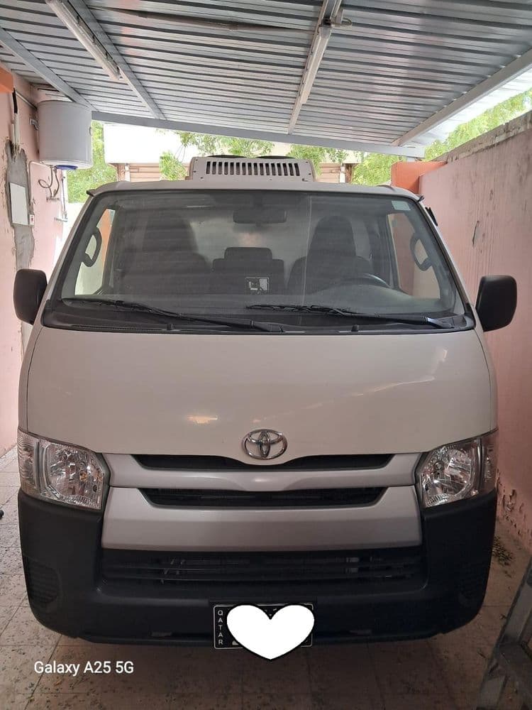 Used Toyota Hiace 2.5L Commuter A/T 2022