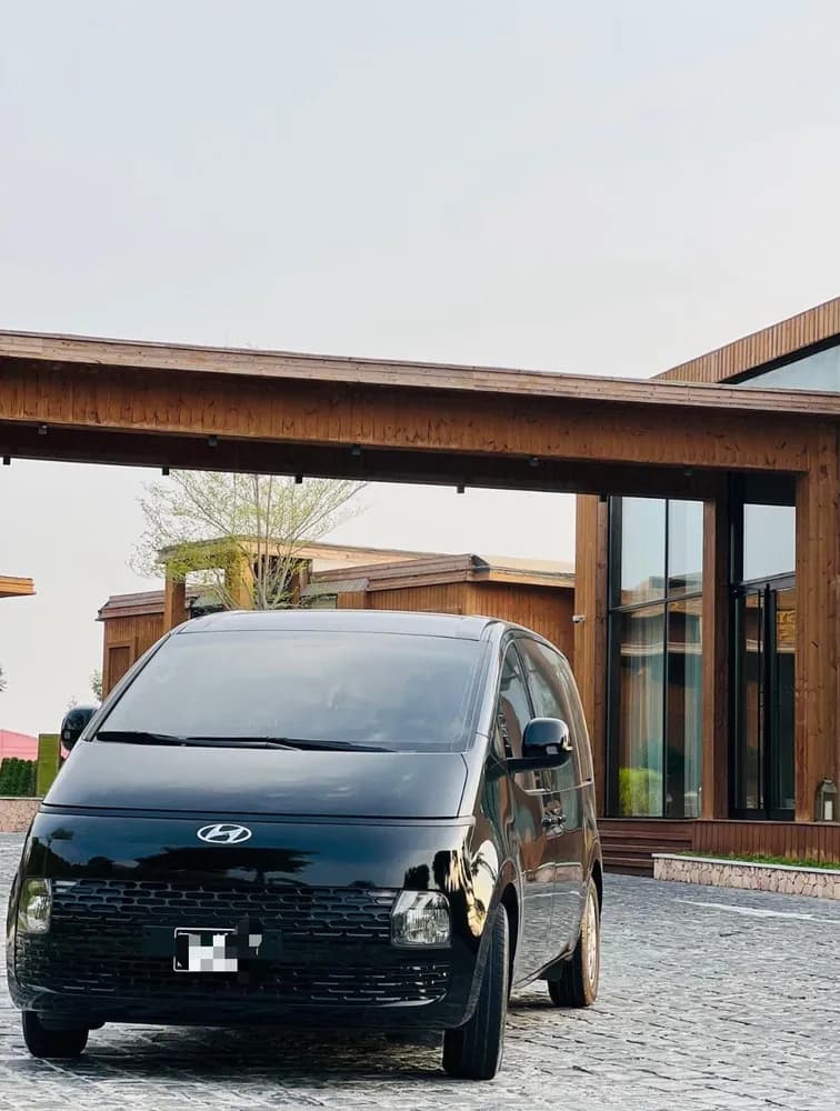 هيونداي Staria 3.5L Comfort 11 Seater 2022 مستعملة