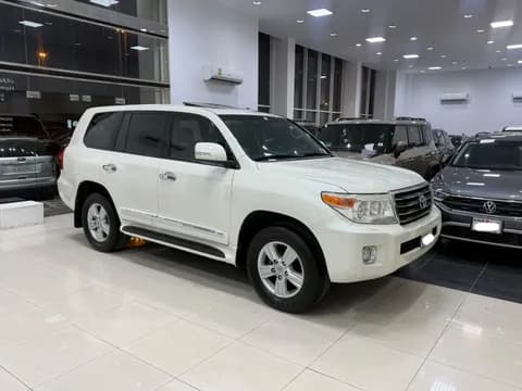تويوتا لاند كروز 5 Door 4.6L 2015 مستعملة تويوتا لاند كروز 5 Door 4.6L 2015 مستعملة للبيع