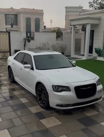 كرايسلر 300 سي 5.7L Plus 2016 مستعملة كرايسلر 300 سي 5.7L Plus 2016 مستعملة للبيع