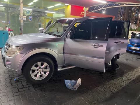 ميتسوبيشي باجيرو 3.5L 5 Door Full 2010 مستعملة ميتسوبيشي باجيرو 3.5L 5 Door Full 2010 مستعملة للبيع