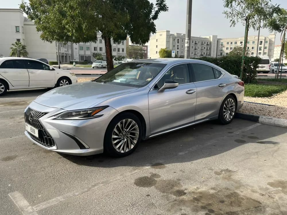 لكزس إي إس 300 Hybrid Full Option 2023 مستعملة